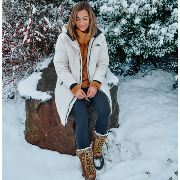 The North Face Women's White Puffer Jacket - Picture 3 of 13